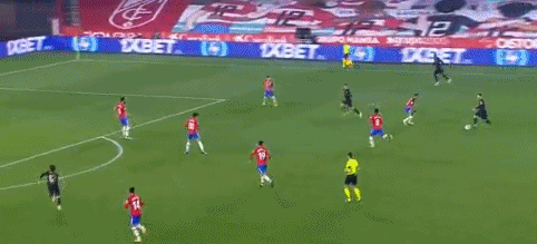 亚冠：山东泰山2-1横滨水手，晋级决赛