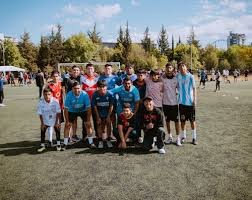 Edgar Lima后半程发力完成夸张动作